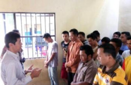   KASAT TAHTI POLRES BONDOWOSO RUTIN CEK TAHANAN.